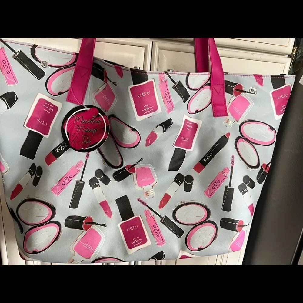Modern Chic - Marvelous Makeup Tote